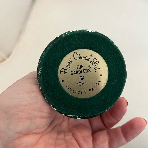 Traditional Assorted Caroler’s by By Byers’ Choice Ltd. - Picture 8 of 10